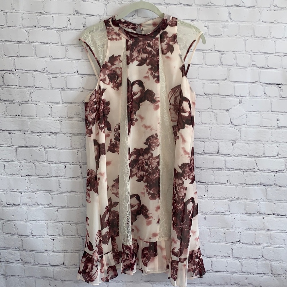 BCBGENERATION floral & lace dress size M NWOT